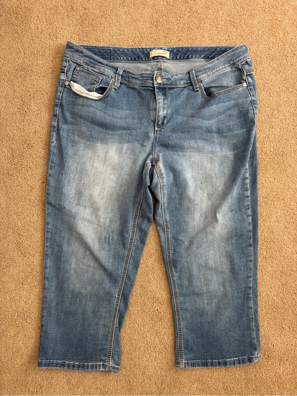 Women’s Light Blue Denim Capri Jeans